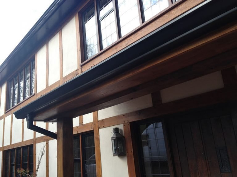 black seamless gutter